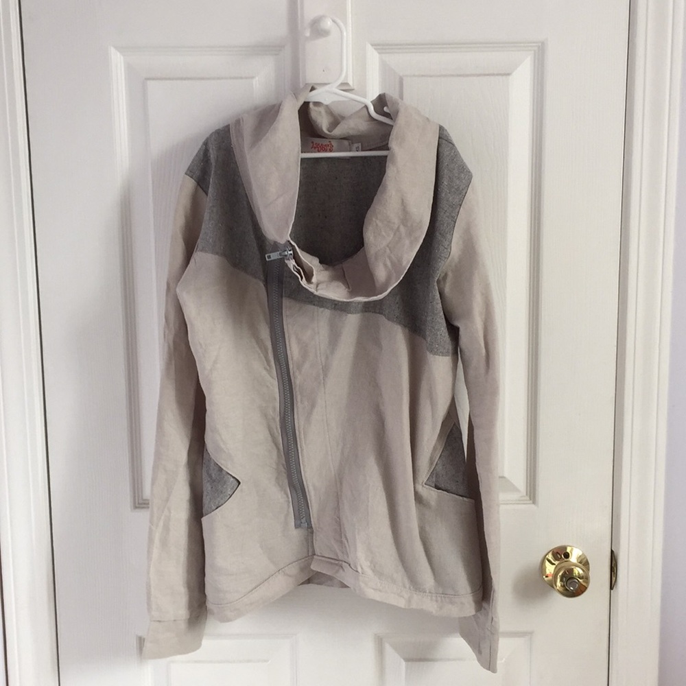 Asymmetrical zipper jacket